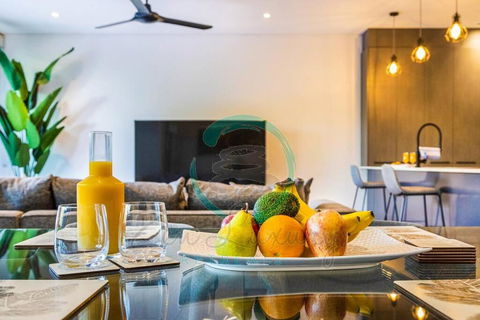 ZEN ARCTIC Luxury 2-Story T/House + Pool & Markets - Southport Accommodation 3