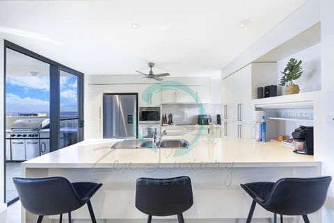 ZEN AT ARKABA 3BR Luxury Waterfront Apt Pool + BBQ - Southport Accommodation 2