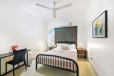 ZEN FORESHORE Cozy 2-BR, 2-BA Holiday Home + Pool - Southport Accommodation 2