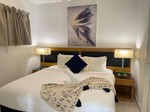 ZEN OCEAN BLISS - Cozy 2-BR/2-BA Sea View Retreat - Southport Accommodation 1