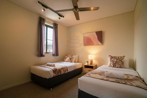 ZEN PARADISE - 2-BR Waterfront Ocean View Retreat - Southport Accommodation 1