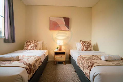 ZEN PARADISE - 2-BR Waterfront Ocean View Retreat - Southport Accommodation 3