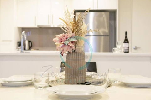 ZEN SUN CITY Cozy 2-BR/2-BA Ocean View Retreat - Southport Accommodation 0