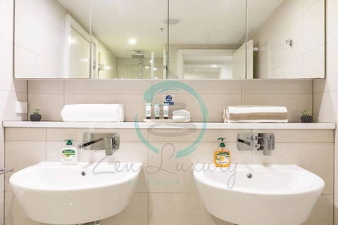 ZEN SUN CITY Cozy 2-BR/2-BA Ocean View Retreat - Southport Accommodation 2