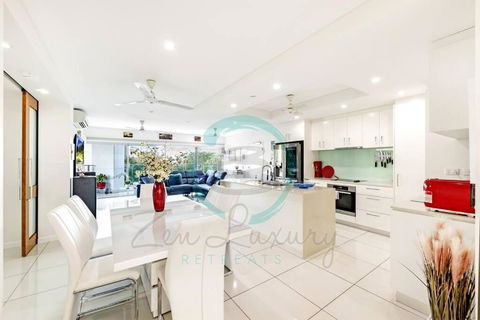 ZEN Tree Blossom: 3-BR Luxury Apt Near Waterfront - Southport Accommodation 0