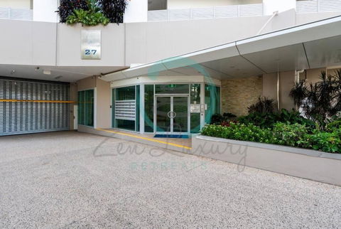 ZEN Tree Blossom: 3-BR Luxury Apt Near Waterfront - Southport Accommodation 1