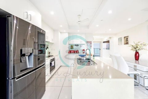 ZEN Tree Blossom: 3-BR Luxury Apt Near Waterfront - Southport Accommodation 2