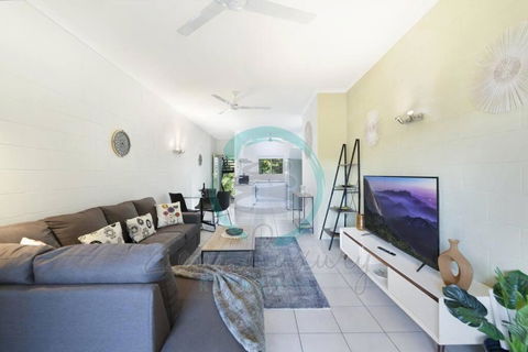 ZEN Westralia: 2-BR Cozy Inner-City Apt Near Shops - Southport Accommodation 0