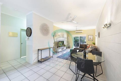 ZEN Westralia: 2-BR Cozy Inner-City Apt Near Shops - Southport Accommodation 3