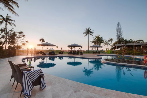 Tangalooma Island Resort Whale Watching Day Cruise With Dolphin Feeding - Southport Accommodation 4