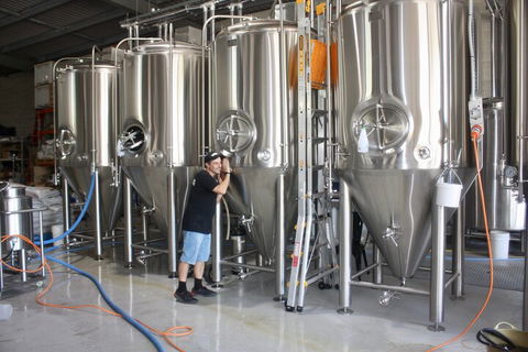 Hipster Sipster Brewery And Distillery Tour - Southport Accommodation 1